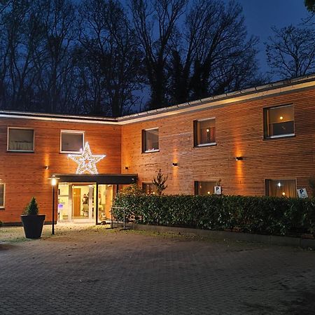 Hotel Am Springhorstsee Grossburgwedel Exterior photo