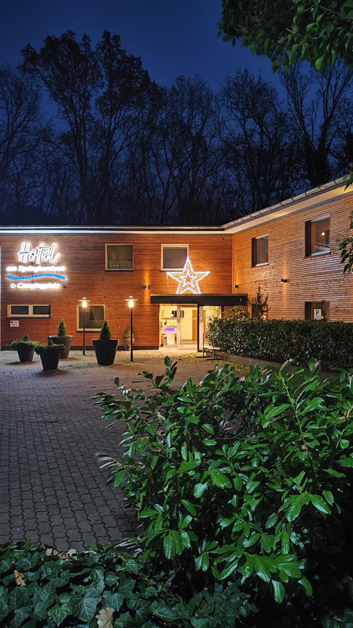 Hotel Am Springhorstsee Grossburgwedel Exterior photo