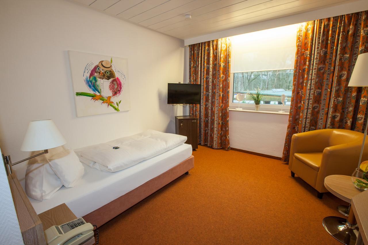 Hotel Am Springhorstsee Grossburgwedel Exterior photo