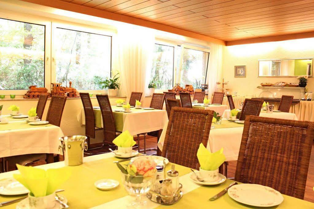 Hotel Am Springhorstsee Grossburgwedel Exterior photo